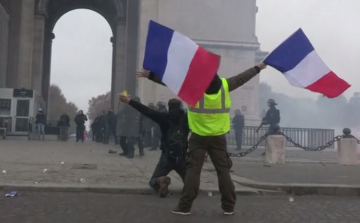 Kifulladni látszik a sárgamellényes mozgalom Franciaországban