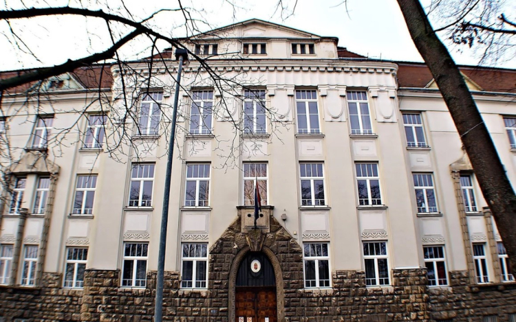 Kazinczy az első tízben, Révai a húszban