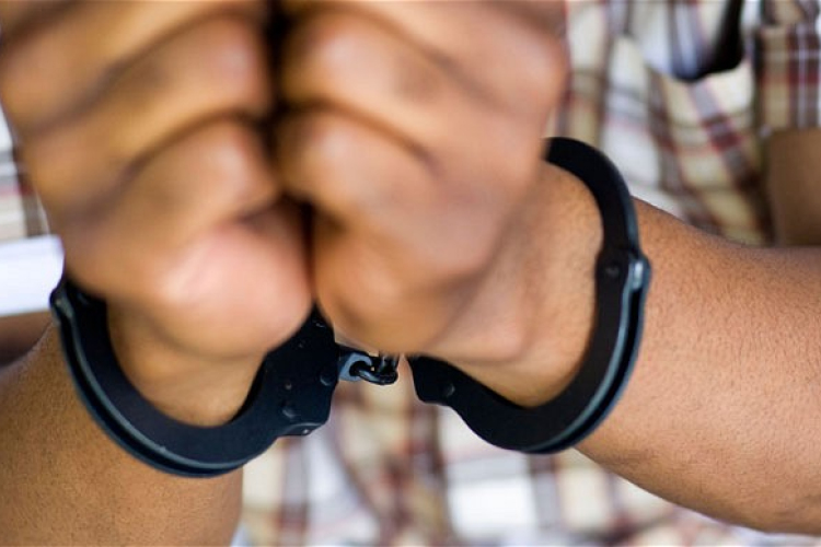 Egy 17 éves droggal menekült a rendőrök elől Csornán