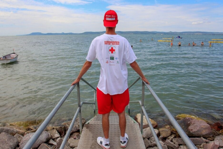 Fiatal önkéntesek jelentkezését várja a Vöröskereszt