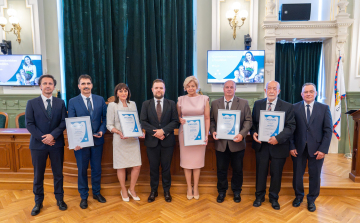 Köszönet és elismerés a pedagógusoknak Győr városi ünnepségén