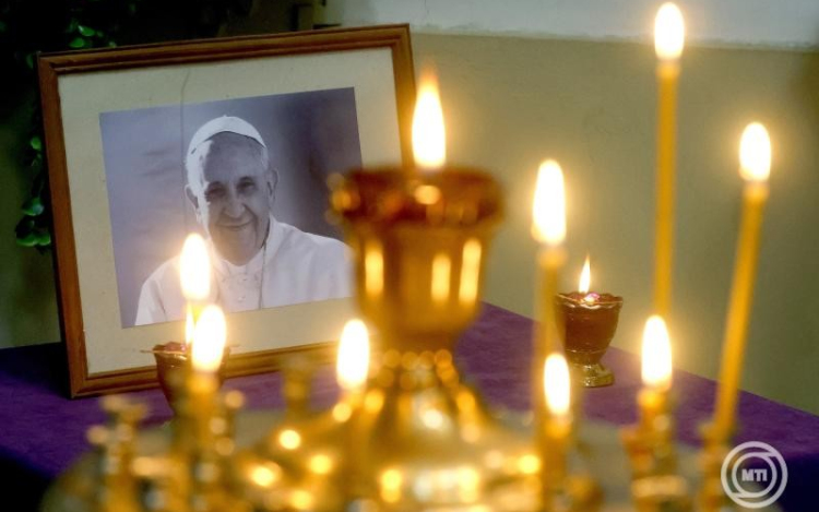 Nyilvánosságra hozták a pápa végrendeletét