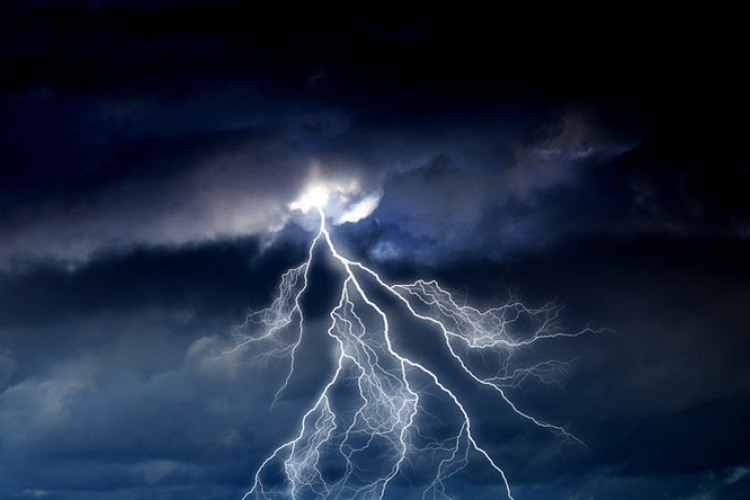 Északnyugatról jöhet az íéletidő, 34 fokkal - Másodfokú figyelmeztetés