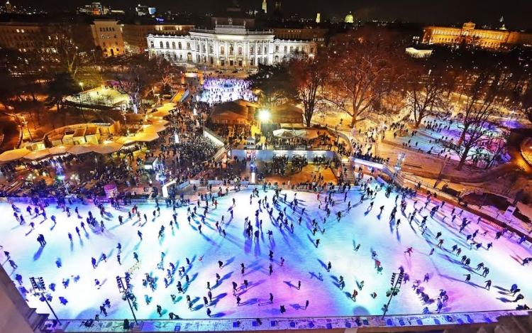 Jégálom: 8.500 négyzetméteres korcsolyapálya a Bécsi Városháza előtt 