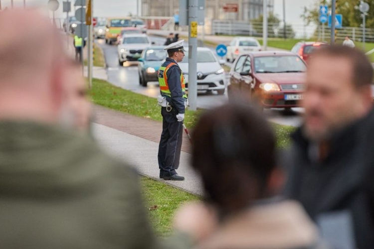 Valamilyen formában irányítani kell a forgalmat