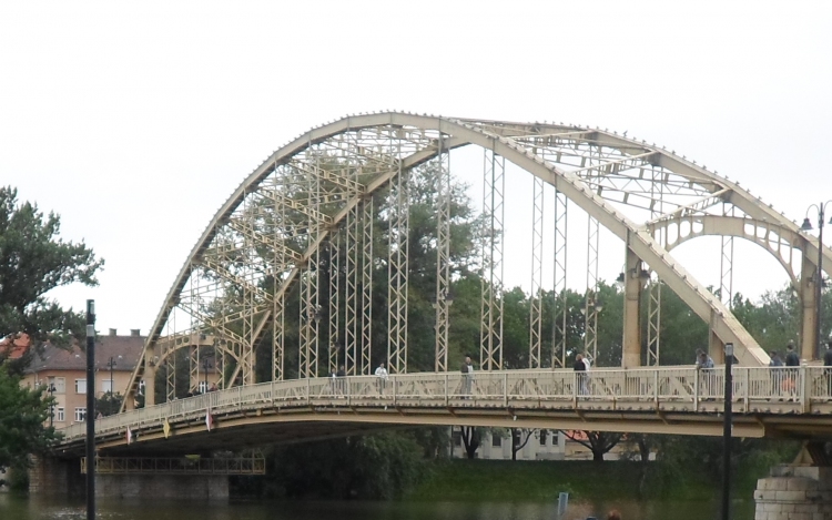 Szerdától lezárják a Kossuth-hidat