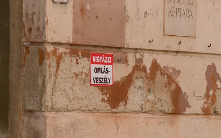 Kósa Roland: Tarthatatlan a Napóleon-ház helyzete