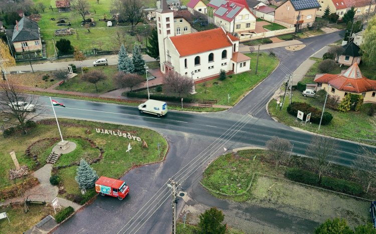 Lámpát, zebrát kap Győrújfalun a veszélyes csomópont