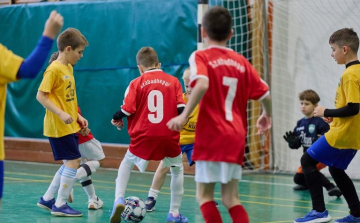 A ménfőcsanaki iskolások nyerték a focikupát