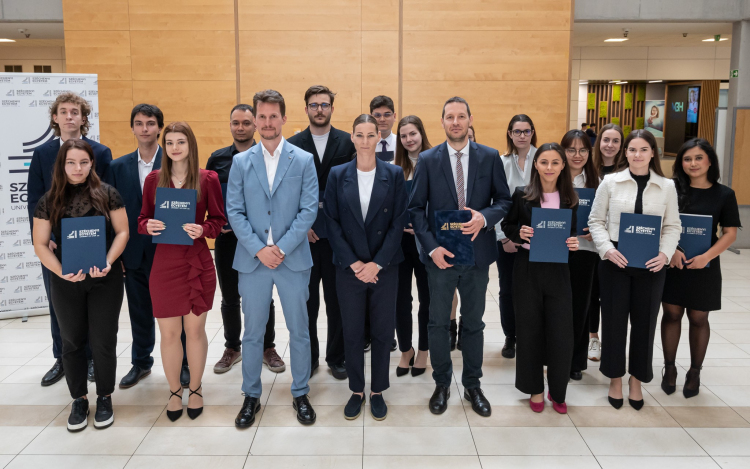 Ösztöndíjakat adtak át a Széchenyin