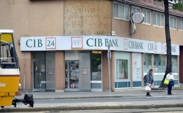 Újdonság érkezik a magyar bankokba, minden bankszámlás ügyfél érintett