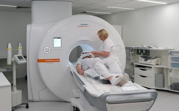 CT-k és MR-készülékek érkeznek a kórházakba