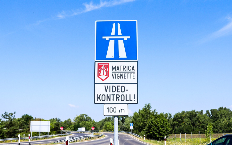 Már csak pár napig érvényesek a 2024-es autópálya-matricák