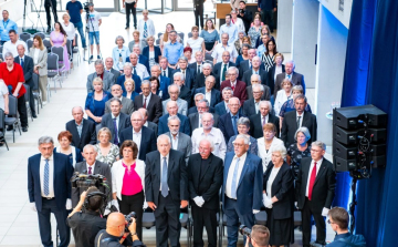 Az értékálló tudást ünnepelték a díszdiploma-átadón a Széchenyi István Egyetemen