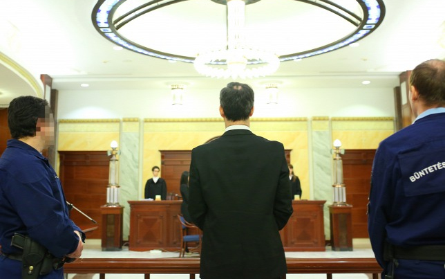 Harmadfokú ítélet: 11 év szabadságvesztést kapott a lúgos orvos