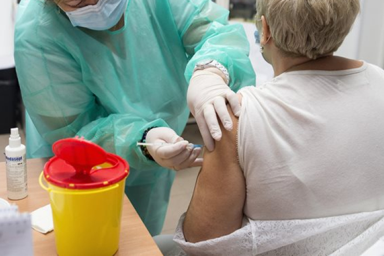 Már majdnem kétmillió adag vakcinát adtak be Szerbiában