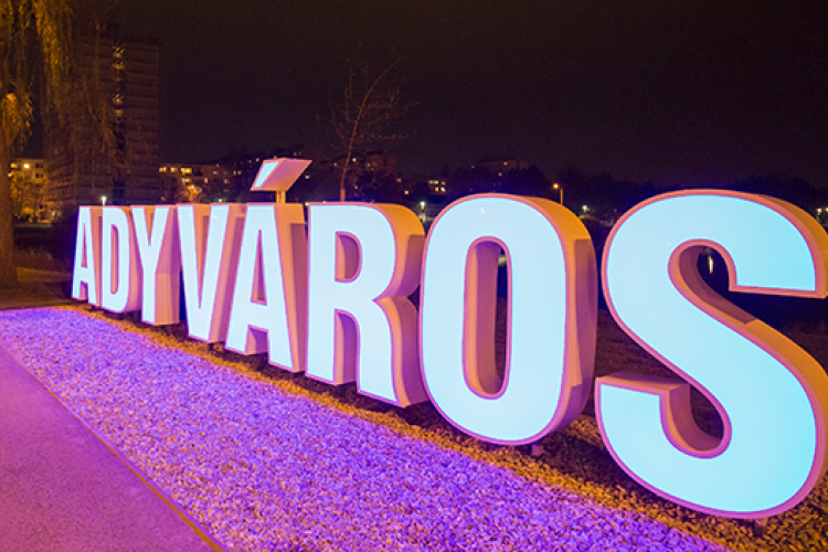 ADYVÁROS-sal is készíthetünk szelfit