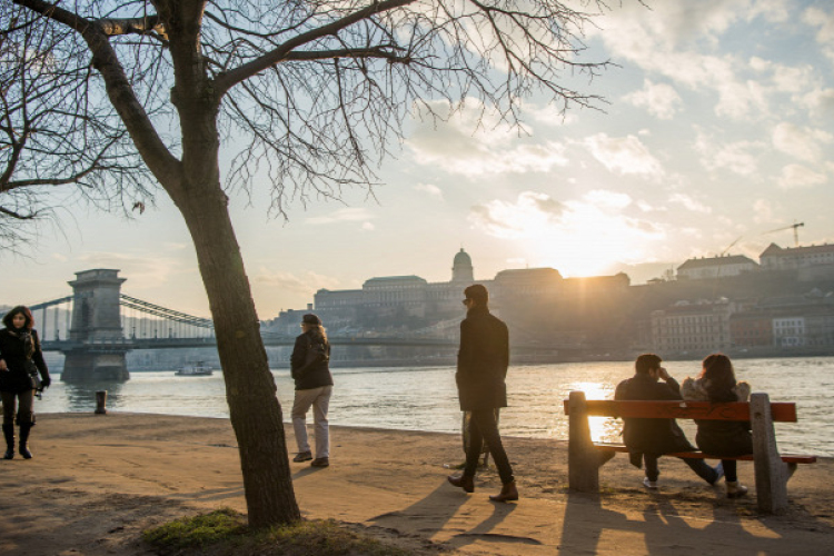Szeles, ugyakkor tavaszias időnk lesz, 15 fokkal 