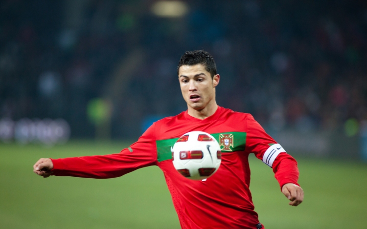 Béranya szüli meg Cristiano Ronaldo ikreit