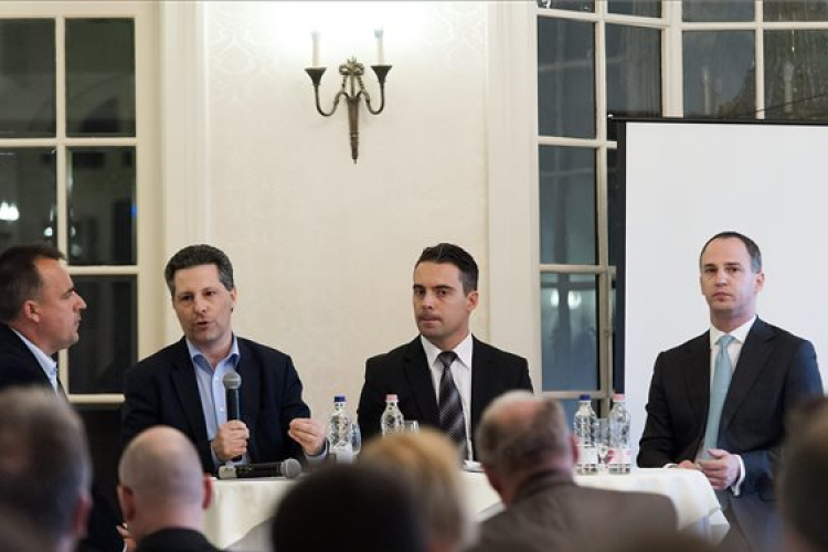 Kormányváltásra készülnek az ellenzéki pártok