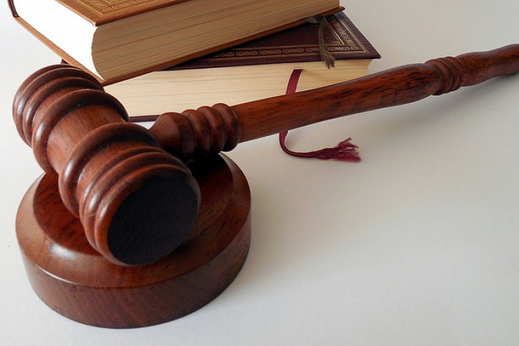 Több, mint 640 millió forintot csalt el egy ügyvéd 