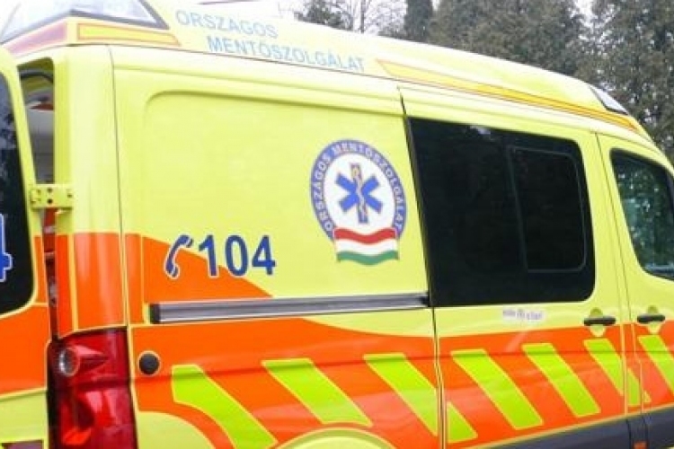Öt gyermek és két felnőtt sérült meg egy szabolcsi karambolban