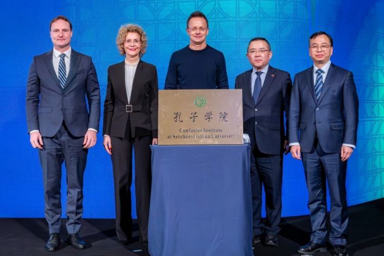 Felavatták a Konfuciusz Intézetet az egyetemen