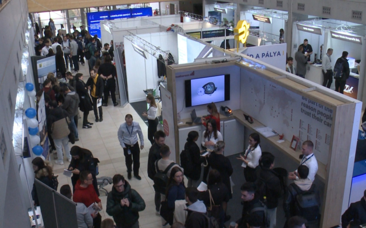 Csaknem 30 kiállító a Széchenyi István Egyetem állásbörzéjén