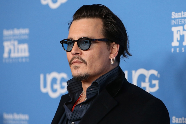 Johnny Depp peren kívül megegyezett volt menedzsereivel