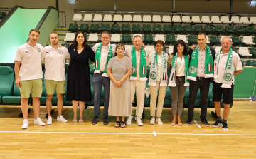 Legendás kézilabdázókról nevezték el a Magvassy Mihály Sportcsarnok szektorait