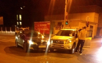 Két autó ütközött a Schwarzenberg és a Tarcsay utca kereszteződésében