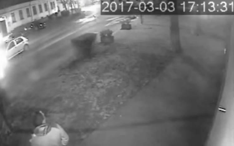 Soproni bicikligázoló autóst keresnek - Videón a baleset!