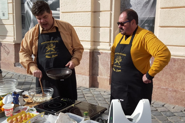 Bemutatkozott a Konyhaszínház - frissített, videóval