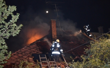 Leégett egy ikerház Győrben