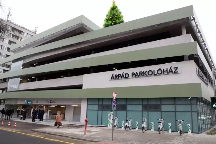 Így parkolunk és így látogathatunk ki a temetőbe az ünnepek alatt