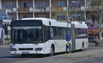 Fiatal lányok loptak el egy buszt Sándorfalván