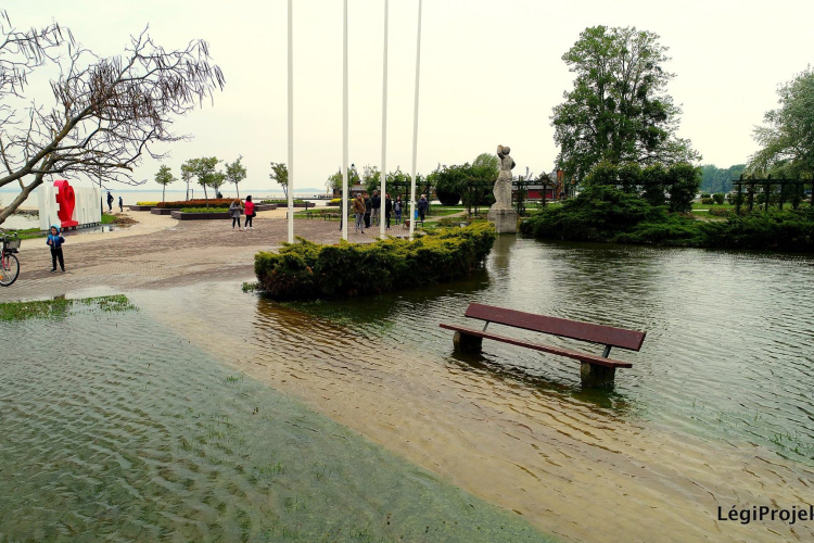 Kiöntött a Balaton 