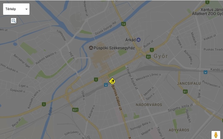 Kigyulladt egy autó Győr belvárosában