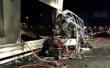 Veronai buszbaleset: Legfeljebb 12 évet kaphat a sofőr, a baleset helyszínére mennek az áldozatok családtagjai