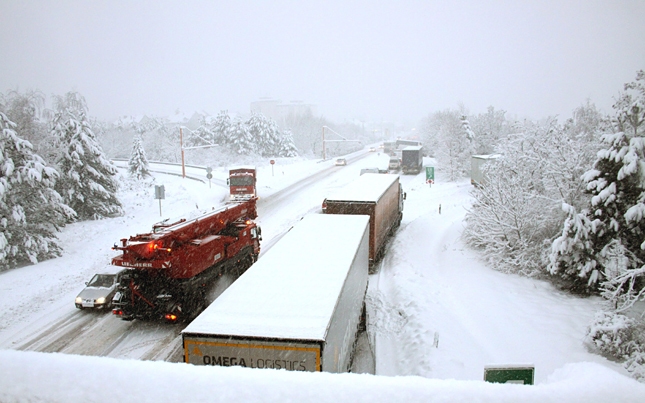 Havazás - Szlovénia felől lezárták a határt a kamionosok előtt