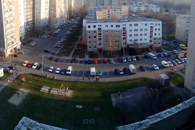 Bombát találtak Győrben - Közel 500 lakást ürítettek ki