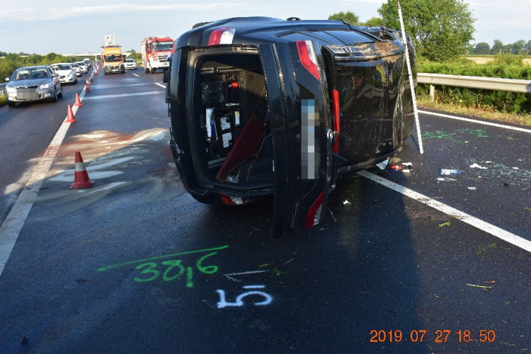 Drog hatása alatt vezetett, az M3-as autópályán balesetet okozott a sofőr