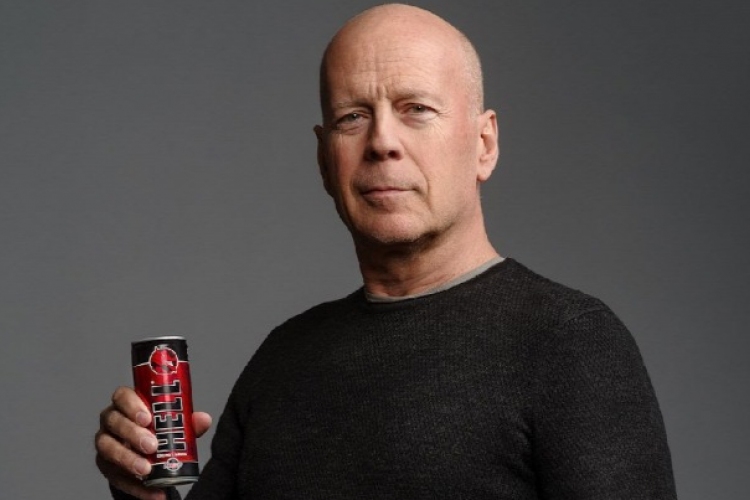 Bruce Willissel reklámozzák a magyar energiaitalt