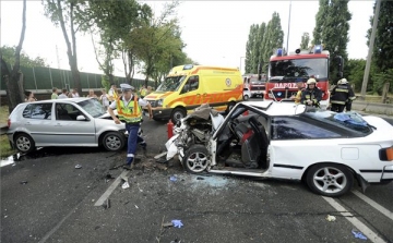 Három közúti balesetben öten haltak meg a hétvégén