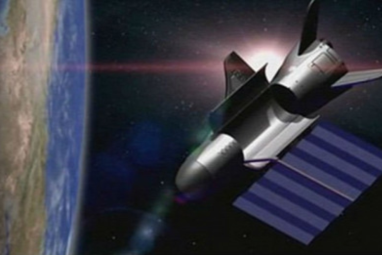 Rejtélyes amerikai űrhajó kering az űrben