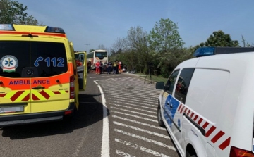 Szándékosan hajthatott bele egy  buszba egy suzukis az M3-as pihenőben