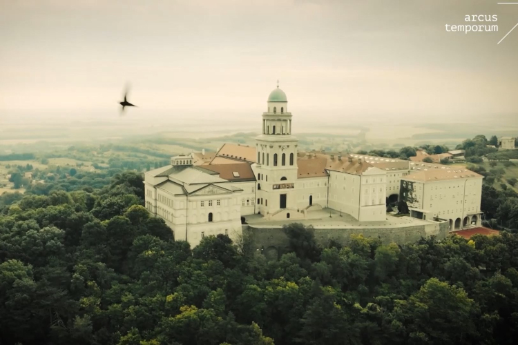 Jubilál az Arcus Temporum Pannonhalmán