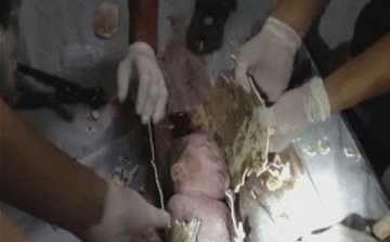 Csecsemőt találtak egy szennycsatornában - Videó!