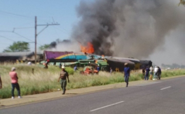 Vonatbaleset Dél-Afrikában  - Tucatnyian megsérültek