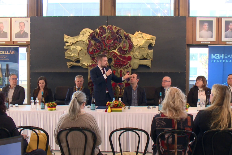 Már most milliókkal segít a Kantharosz